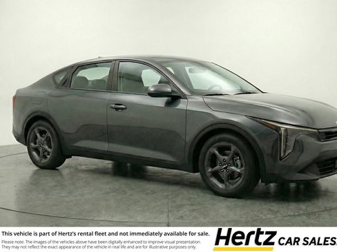 Used 2025 Kia K4 LXS image 1