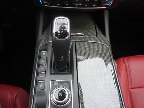 Used 2022 Maserati Levante GT image 23