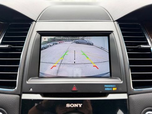Used 2017 Ford Taurus Limited FWD image 26
