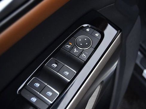 New 2025 Nissan Pathfinder Platinum image 9