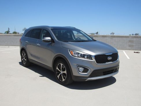 Used 2018 Kia Sorento EX w/ EX Advanced Touring Package FWD image 2