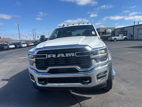 New 2026 RAM 5500 Tradesman w/ Chrome Appearance Group AWD/4WD image 8