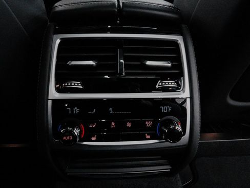 Used 2022 BMW 750i xDrive w/ Executive Package image 39