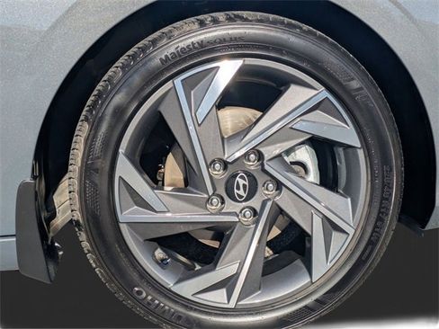 Used 2025 Hyundai Elantra Sport image 19