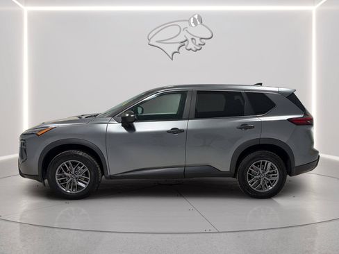 Used 2024 Nissan Rogue S AWD/4WD image 2