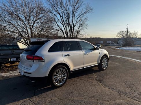 Used 2013 Lincoln MKX AWD image 3