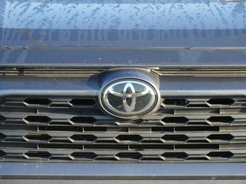 Used 2024 Toyota RAV4 XLE AWD/4WD image 4
