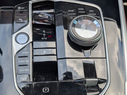 Used 2025 BMW X7 M60i AWD/4WD image 23