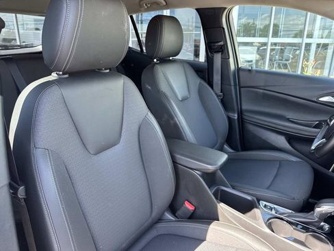 Used 2025 Buick Encore GX Preferred AWD/4WD image 11
