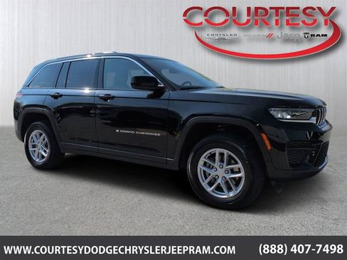 Certified 2025 Jeep Grand Cherokee Laredo X image 1