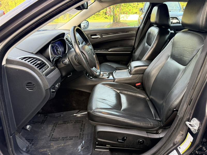 Used 2016 Chrysler 300 Limited RWD image 28