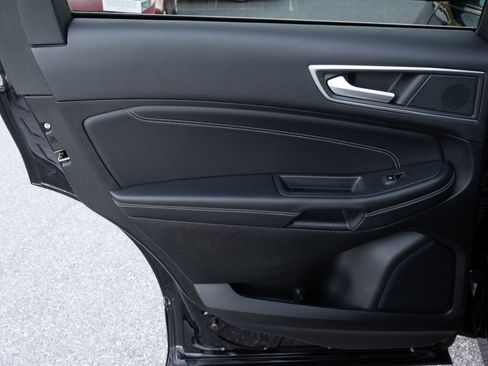 Used 2024 Ford Edge Titanium image 17