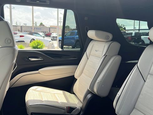 Used 2024 Cadillac Escalade Sport AWD/4WD image 34