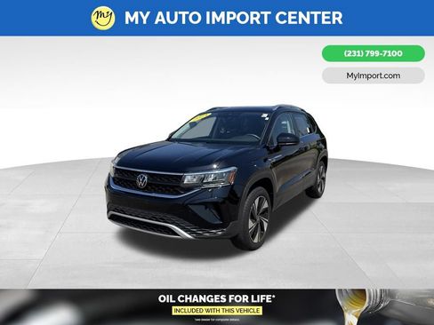 Used 2024 Volkswagen Taos SE AWD/4WD image 3