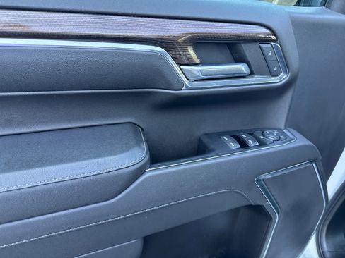 Used 2023 Chevrolet Silverado 1500 LT AWD/4WD image 16