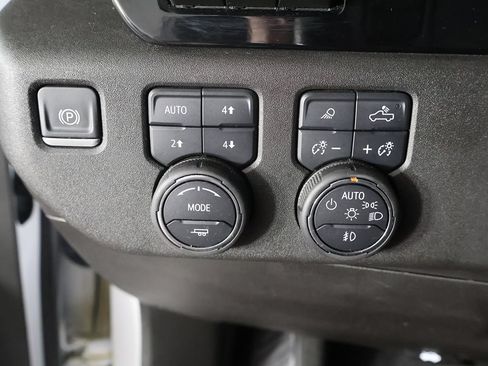 Used 2025 Chevrolet Silverado 2500 High Country w/ Technology Package AWD/4WD image 40