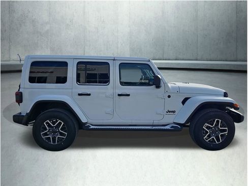 New 2026 Jeep Wrangler Unlimited Sahara AWD/4WD image 9