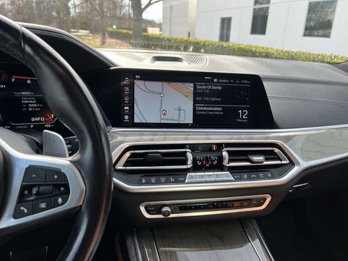 Used 2021 BMW X7 M50i image 18