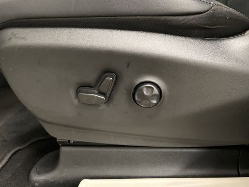Used 2024 Chrysler Pacifica Touring-L FWD image 14