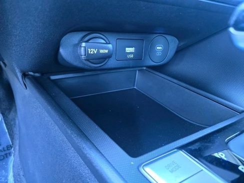 Used 2025 Hyundai Elantra SE FWD image 18