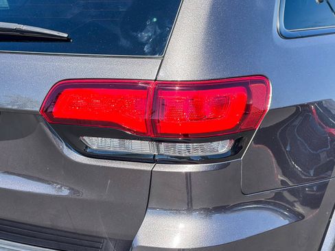 Used 2021 Jeep Grand Cherokee Laredo X AWD/4WD image 8