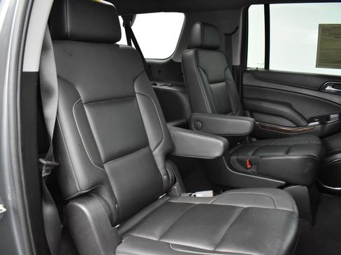 Used 2020 Chevrolet Suburban LT image 33