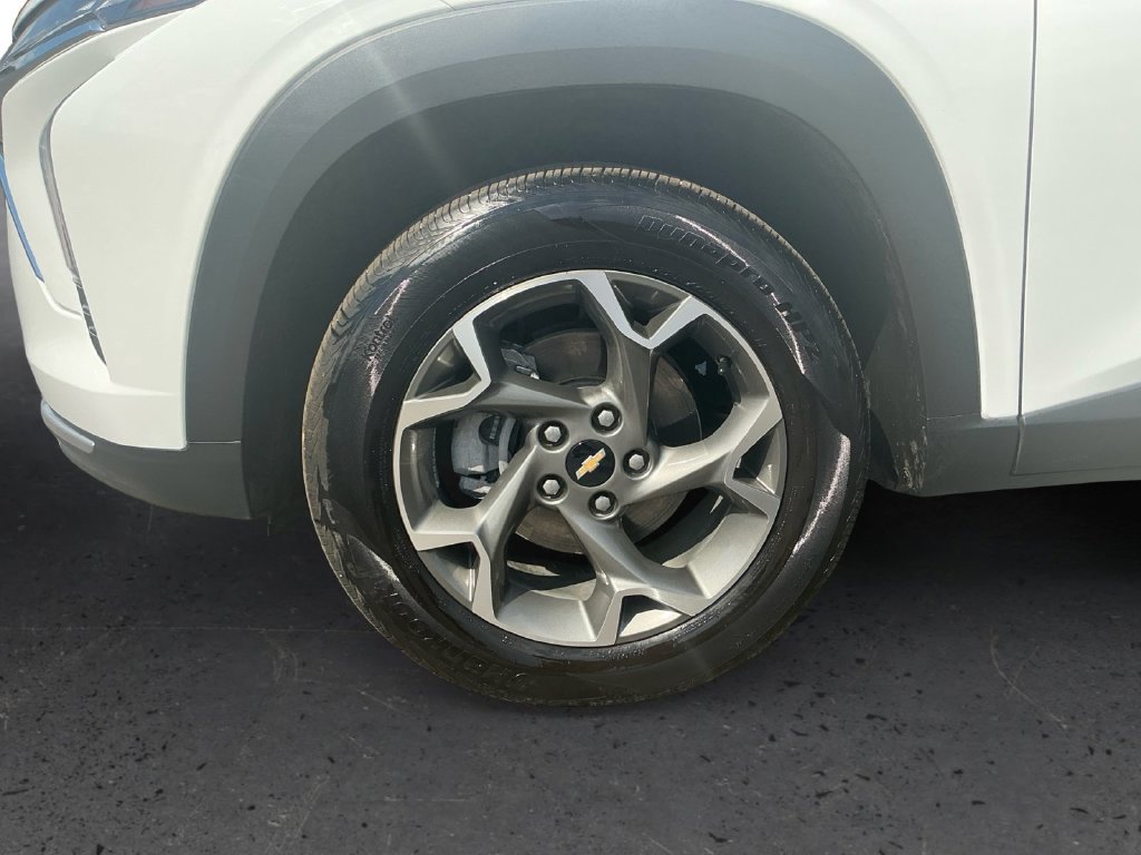 Used 2025 Chevrolet Trax LT FWD image 13