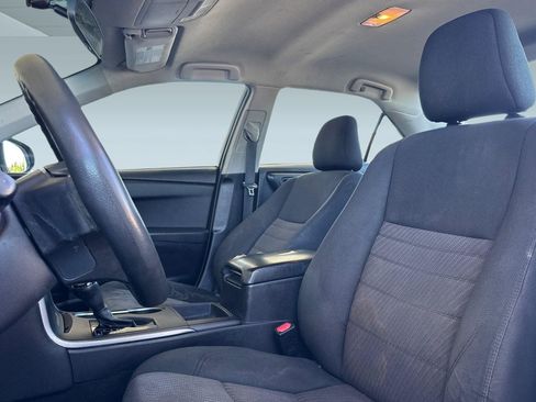 Used 2016 Toyota Camry LE FWD image 5