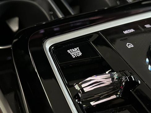 New 2026 BMW 750e xDrive image 28