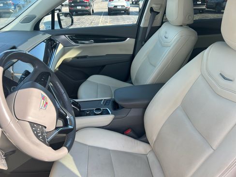 Used 2023 Cadillac XT6 Premium Luxury w/ Technology Package AWD/4WD image 9