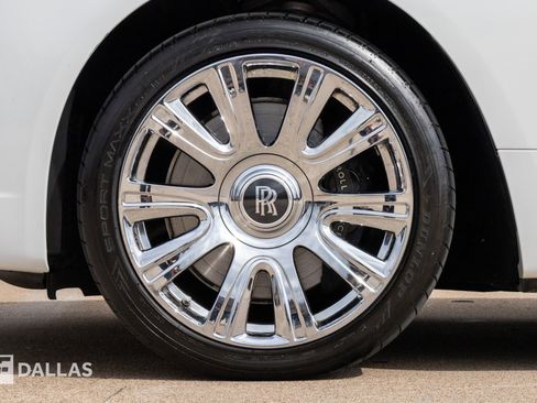 Used 2019 Rolls-Royce Dawn RWD image 8