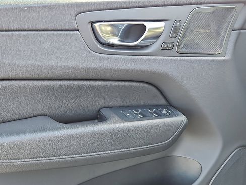 Certified 2022 Volvo XC60 B5 Momentum w/ Climate Package image 12