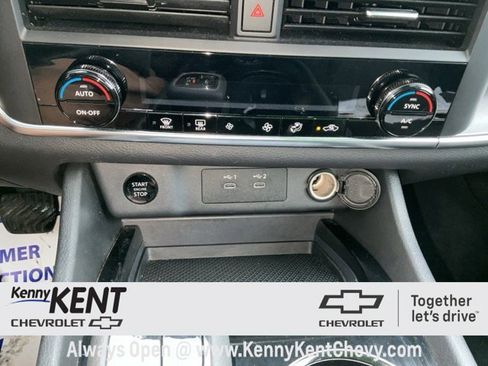 Used 2024 Nissan Rogue SV image 27