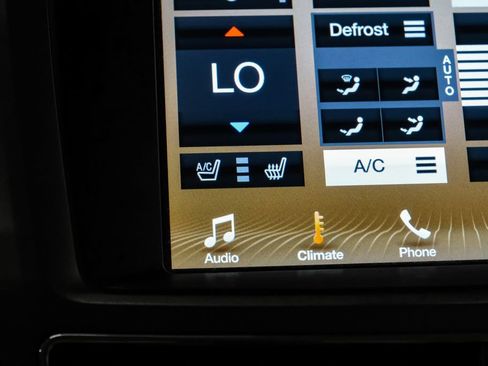 Used 2019 Lincoln MKT AWD image 28
