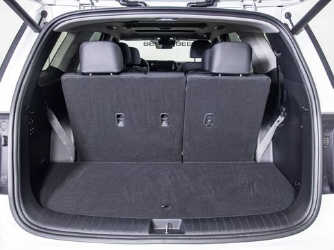 Used 2025 Hyundai Palisade Limited FWD image 9
