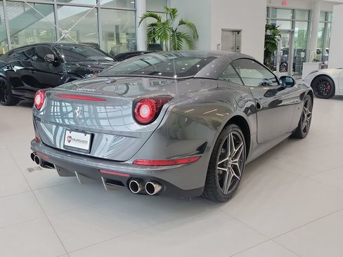 Used 2017 Ferrari California T RWD image 7