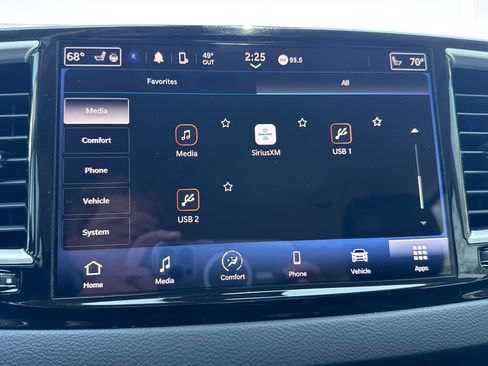 Used 2023 Chrysler Pacifica Touring-L FWD image 25
