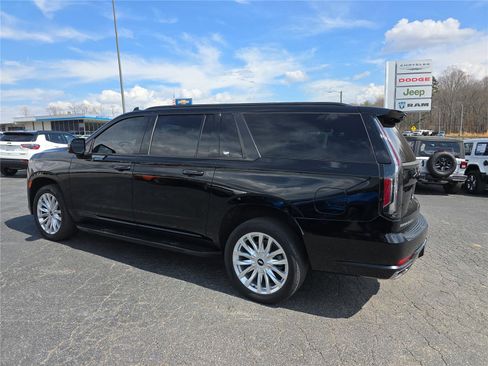 Used 2023 Cadillac Escalade ESV Luxury image 6