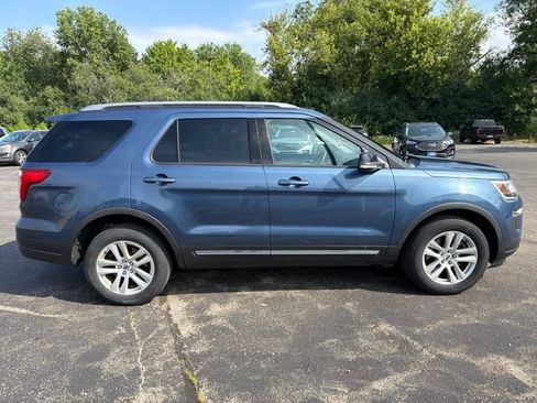 Used 2018 Ford Explorer XLT w/ Equipment Group 202A AWD/4WD image 6