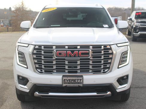 Used 2025 GMC Yukon XL Denali image 2