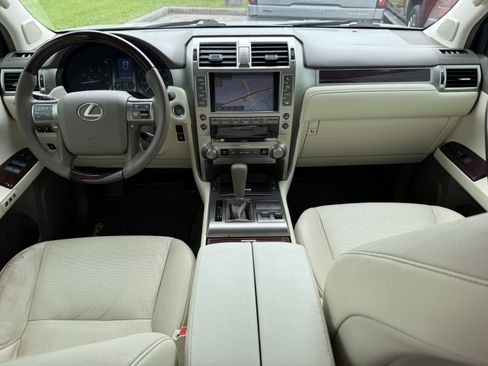 Used 2019 Lexus GX 460 Premium w/ Premium Package AWD/4WD image 13