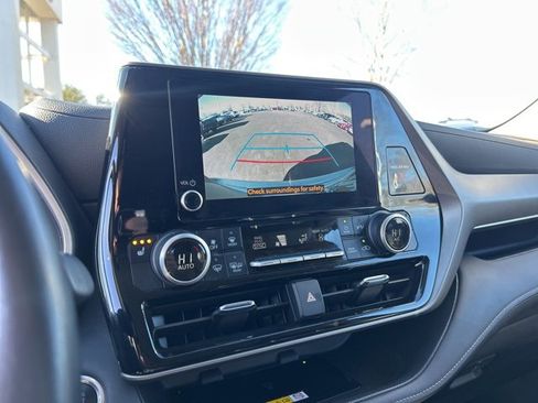 Used 2024 Toyota Highlander XLE image 21