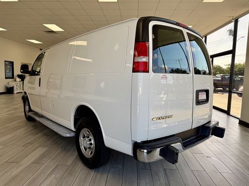 Used 2018 Chevrolet Express 2500 w/ Driver Convenience Package RWD image 7