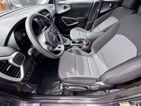 Used 2023 Kia Soul LX w/ Option Group 015 FWD image 17