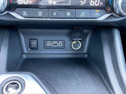 Used 2024 Nissan Sentra SR FWD image 31