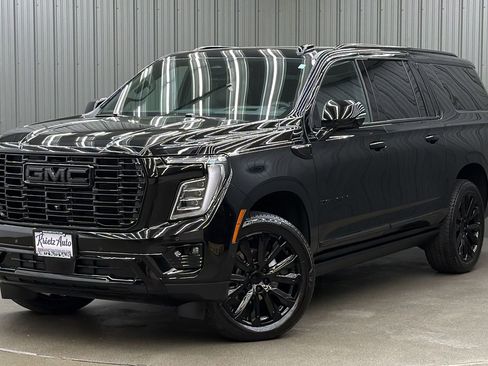 Used 2025 GMC Yukon XL Denali w/ Sun & Power Step Package image 1