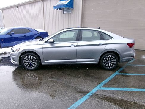 Used 2020 Volkswagen Jetta SE w/ SE Cold Weather Package image 3