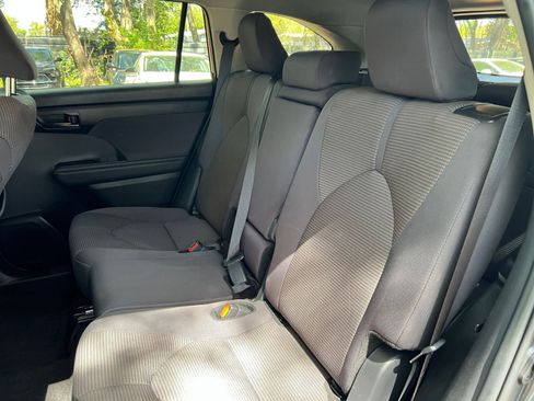 Used 2025 Toyota Highlander LE image 41