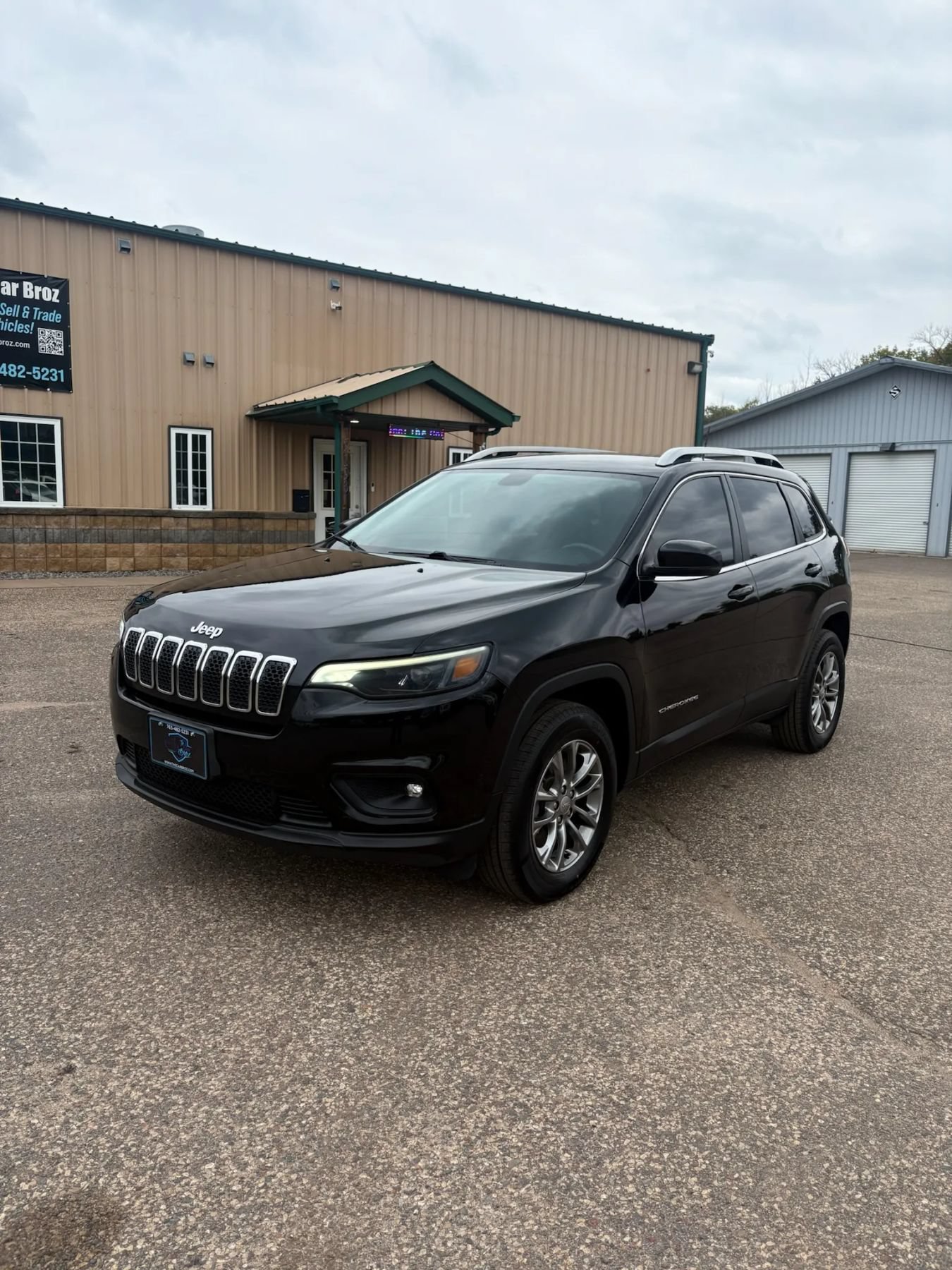 Used 2019 Jeep Cherokee Latitude Plus AWD/4WD image 1