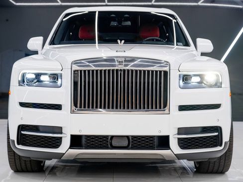 Used 2021 Rolls-Royce Cullinan image 2